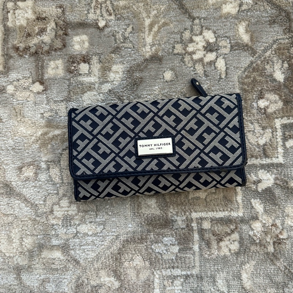 Tommy Hilfiger Navy and Gray Patterned Wallet